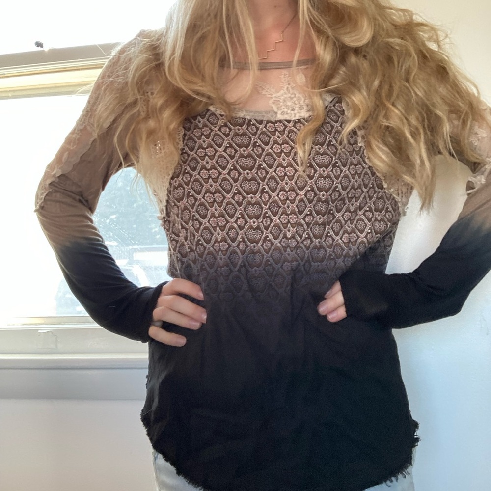 Brand new Buckle long sleeve w/Lace detailing M